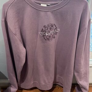 Super cute great condition vans sweatshirt!